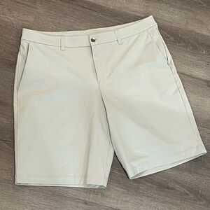 Lululemon Athletica Size 38 Flat Front Performance Cream ABC Shorts